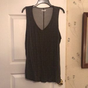 Maurice’s slinky v-neck green/cream design tank